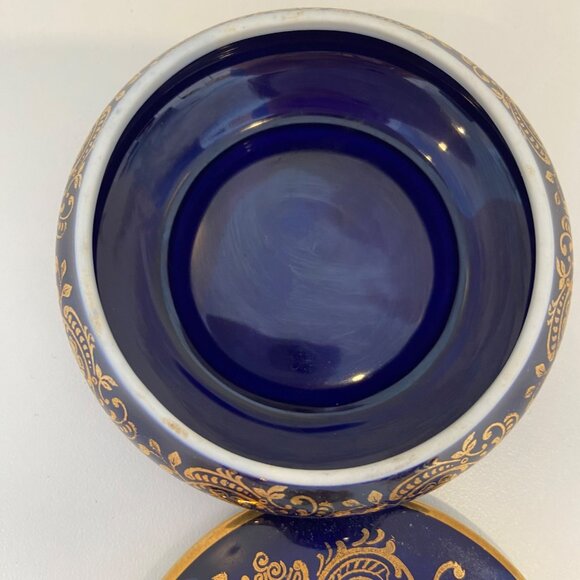 Vintage Limoges Round Porcelain Jewelry Box With Romantic Scene & Gold Detailing - Picture 9 of 16